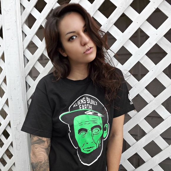 T-shirts for Aliens Built Earth - Picture 2 of 3